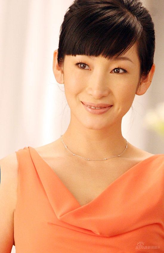 組圖：秦海璐最新廣告自信優(yōu)雅青春洋溢