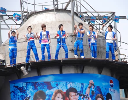 Super Juniorϯ(dng) ߿Լ(D)