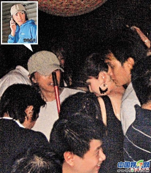 周星馳戴口罩夜店鬼祟獵艷 泡上性感背心女