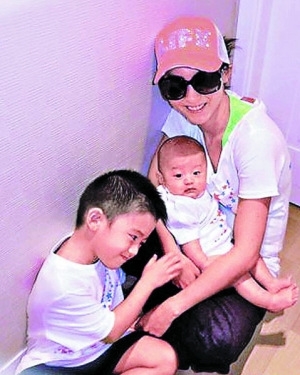 張柏芝母子裝賀Lucas生日母子三人很溫馨(圖)